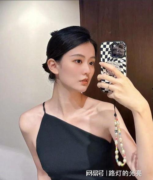 娱乐圈吃瓜爆料 赵露思,娱乐圈新晋小花,揭秘她的成长之路与绯闻风波 第2张 娱乐圈吃瓜爆料 赵露思,娱乐圈新晋小花,揭秘她的成长之路与绯闻风波 第2张